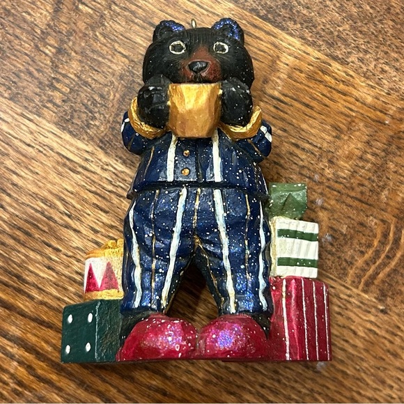 Bear Ornament drinking Coffee in Pajamas Jasper Wyoming 2006 Signed “RS” - Picture 1 of 12